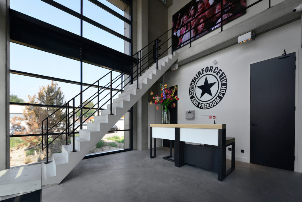Hercuton heeft het bedrijfspand van Airforce in Zandvoort turn-key inclusief bestrating opgeleverd. - interieur