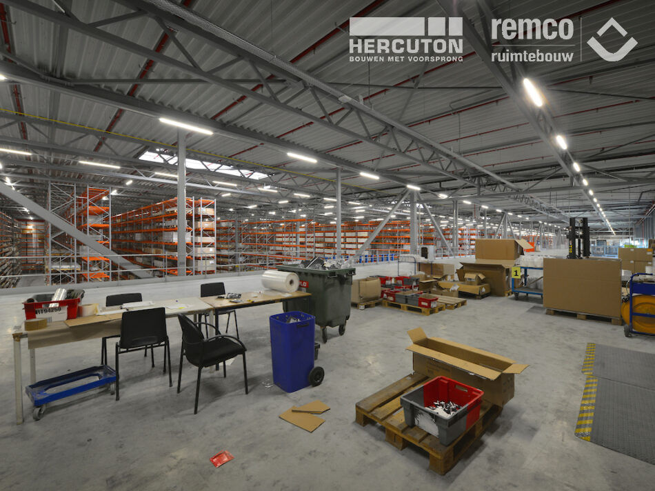 Bouwcombinatie Hercuton / Remco Ruimtebouw realiseerde turn-key een distributiecentrum van maar liefst 60.000 m2 voor Fetim Group. - DC