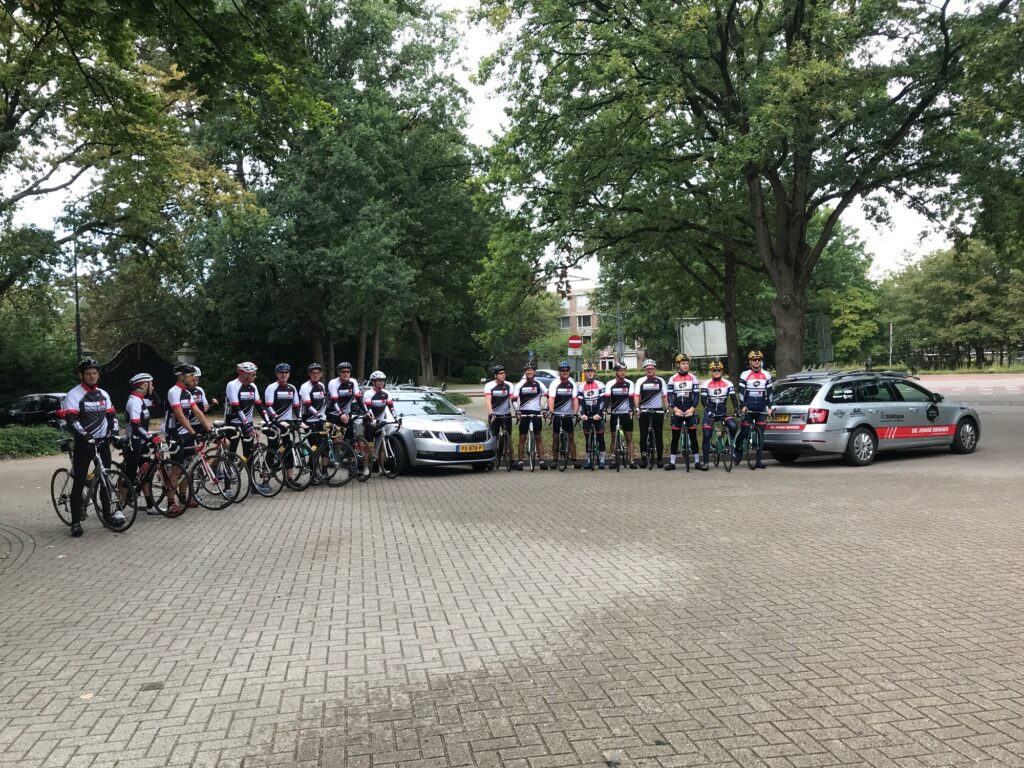 Maatschappelijk Hercuton levert in de vorm van sponsoring een bijdrage aan de maatschappij. Zo zijn wij één van de hoofdsponsors van De Jonge Renner, een wielervereniging uit de regio. Deze opleidingsclub Van Uitert- De Jonge Renner begeleidt jonge fietsers naar hun persoonlijke top. Daarnaast sponsoren wij diverse lokale sportclubs en verenigingen.