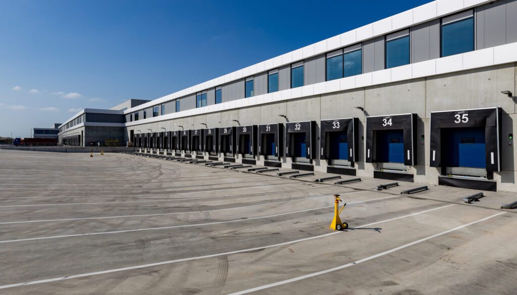 Distripark-Maasvlakte-II-15-scaled